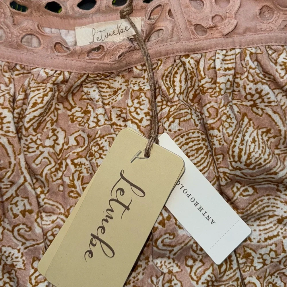 Anthropology Let Me Be Eyelet Swing Top Size M Neutral Motif NWT - Picture 3 of 7
